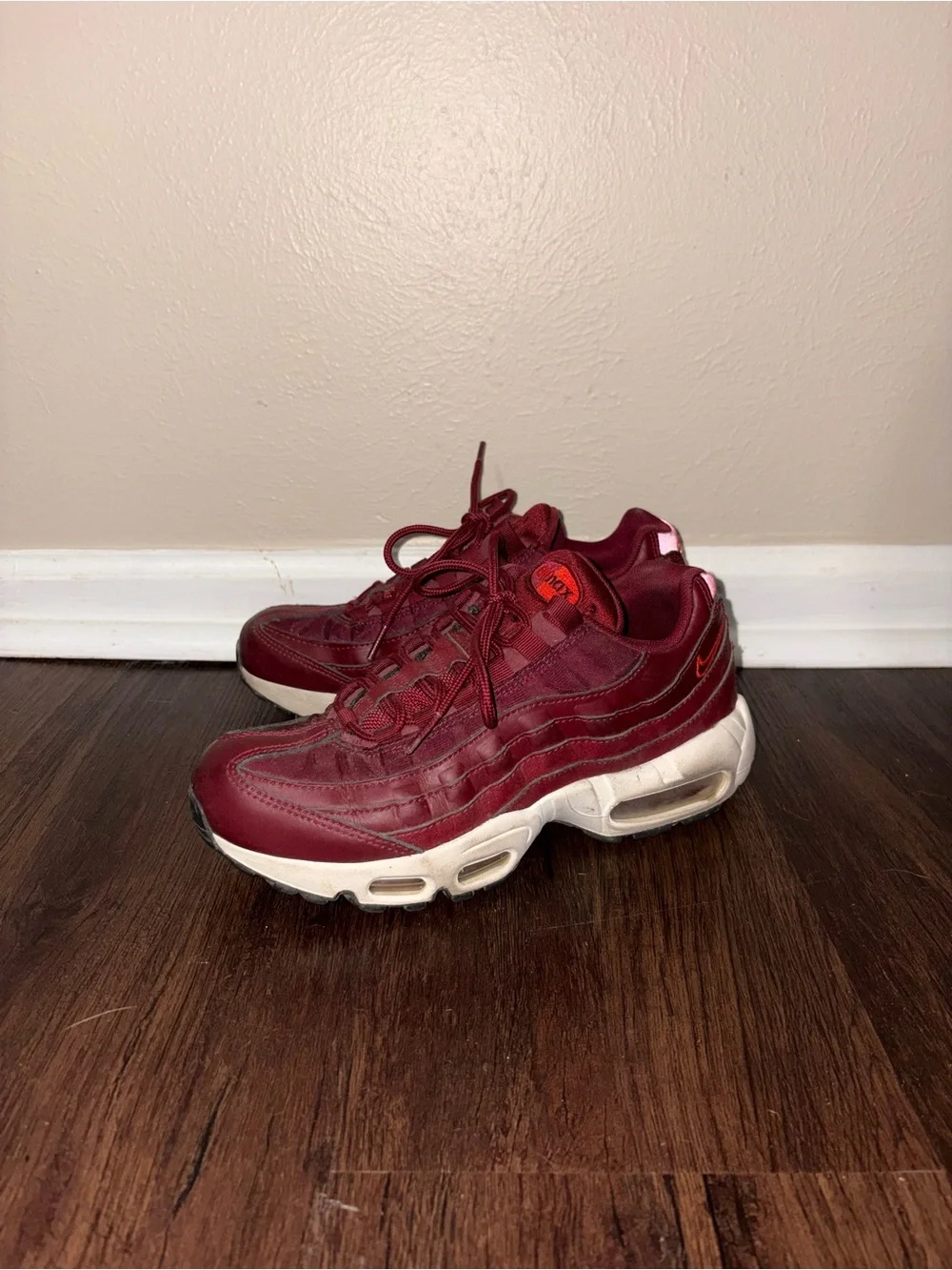 Nike Air Max 95 Sneakers Burgundy Women’s